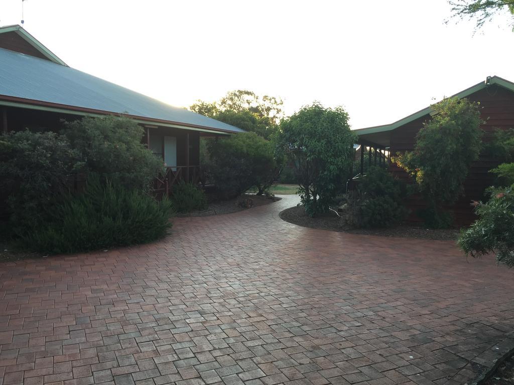 Отель Aussie Cabins Даббо Экстерьер фото