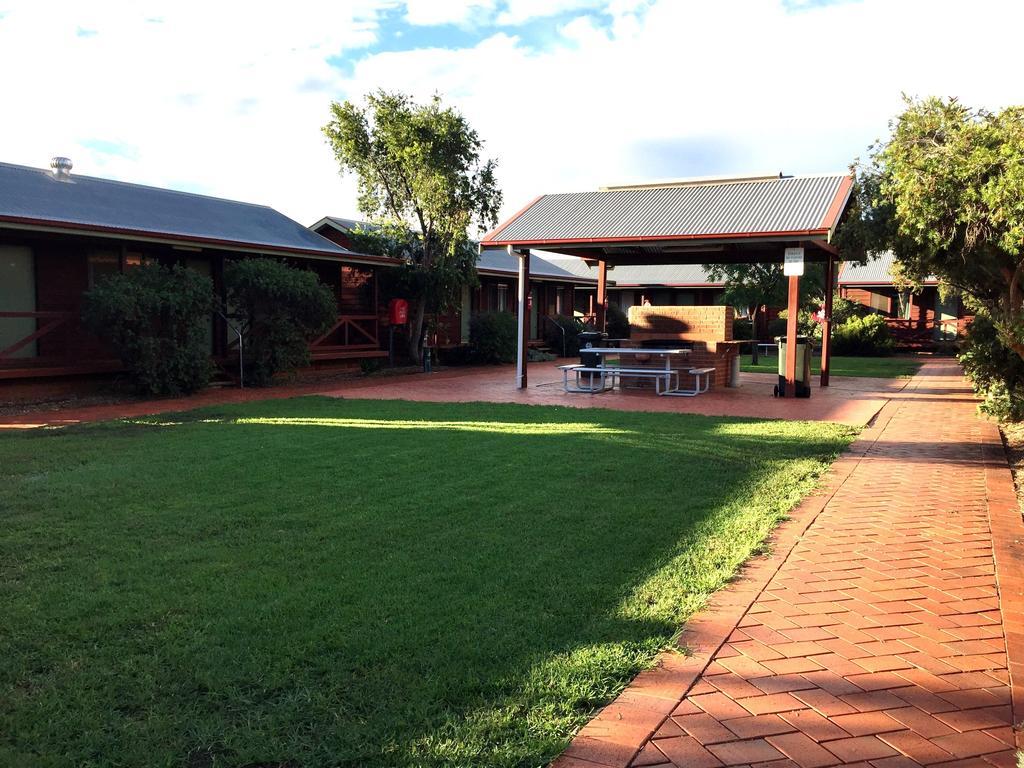 Отель Aussie Cabins Даббо Экстерьер фото