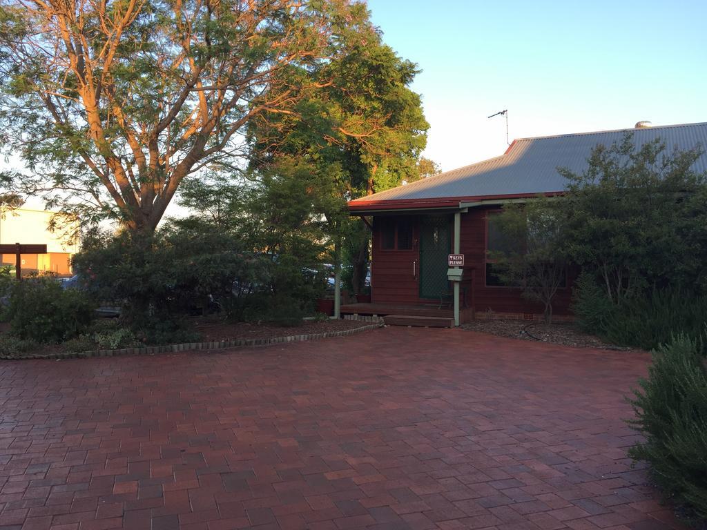 Отель Aussie Cabins Даббо Экстерьер фото