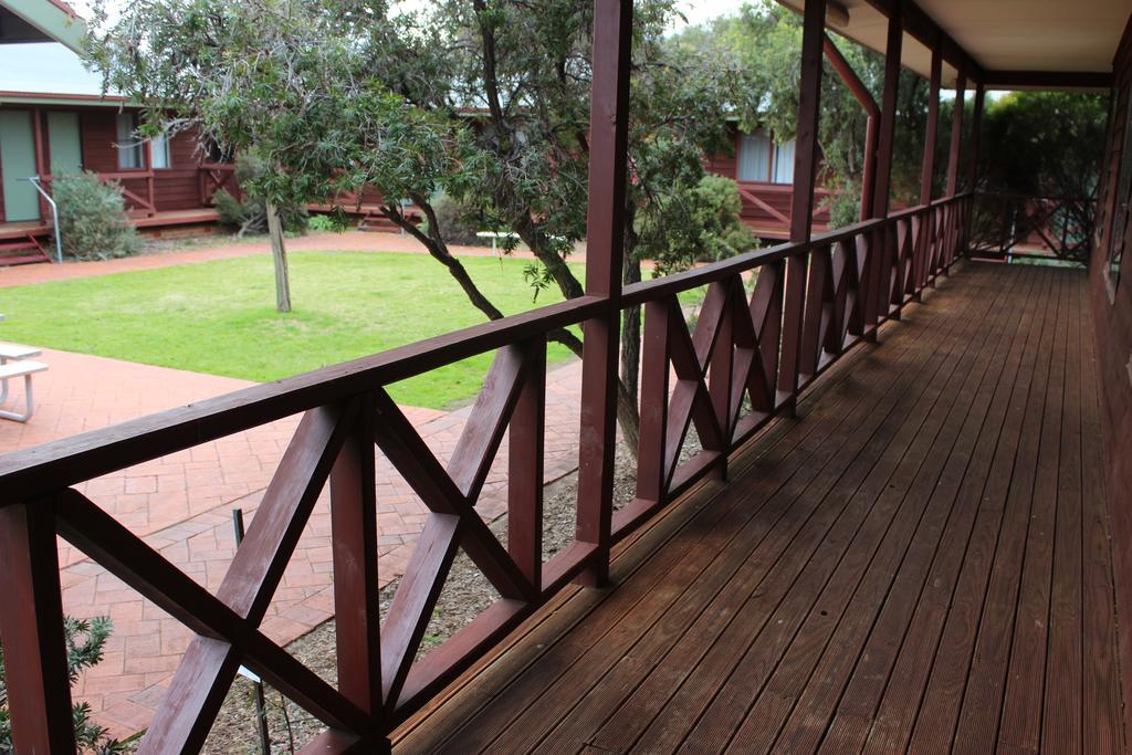 Отель Aussie Cabins Даббо Экстерьер фото